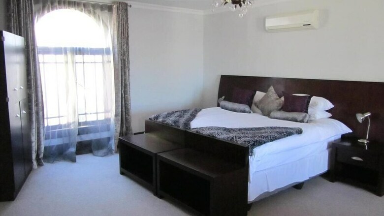 Hostal Cape Riviera Guesthouse