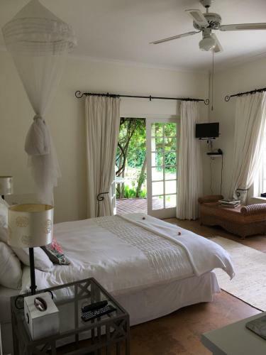 Hostal Jardin De Fees