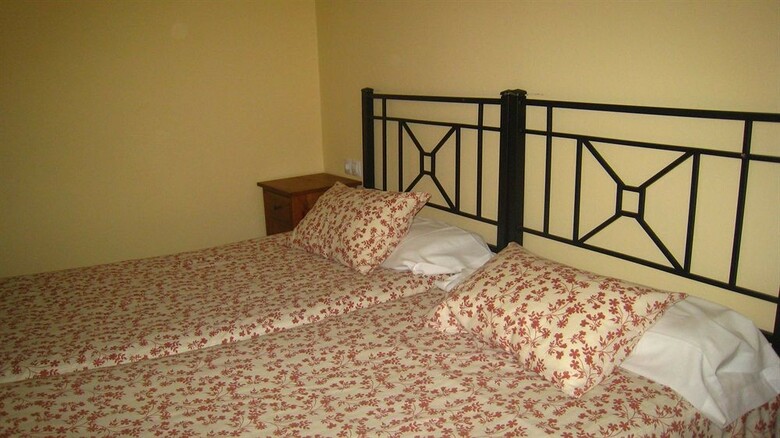 Hostal Pensi�n Montore�a