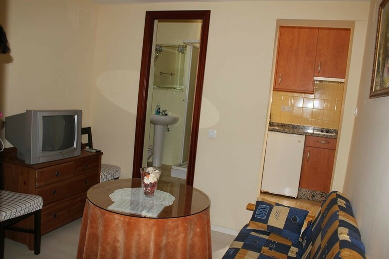 Hostal Pensi�n Montore�a