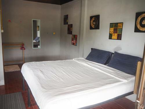 Baan Chalok Hostel