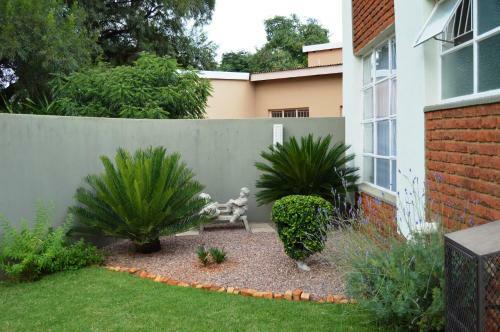 Hostal Rose Garden Overnight Stay