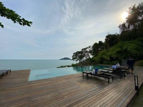Anatta The Cliff House
