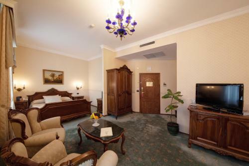 Grand Hotel London