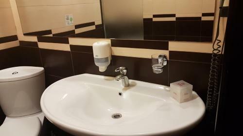 Attache Hotel