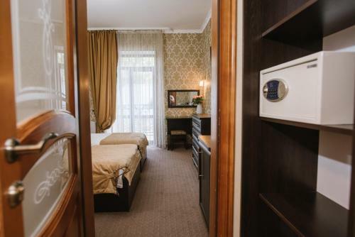 Hotel Golden Crown