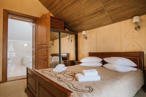 Hotel Golden Crown