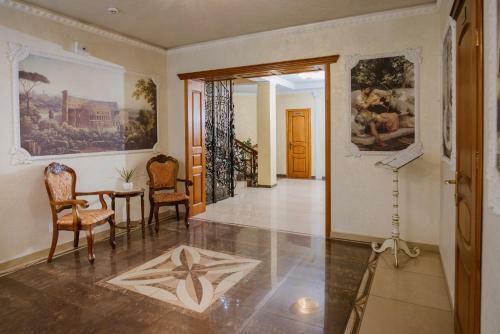 Hotel Golden Crown