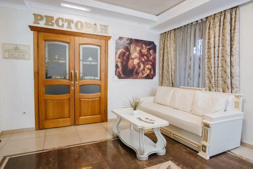 Hotel Golden Crown
