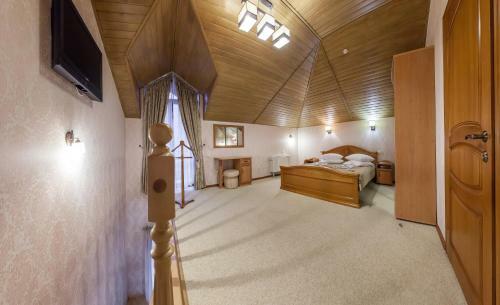 Hotel Golden Crown