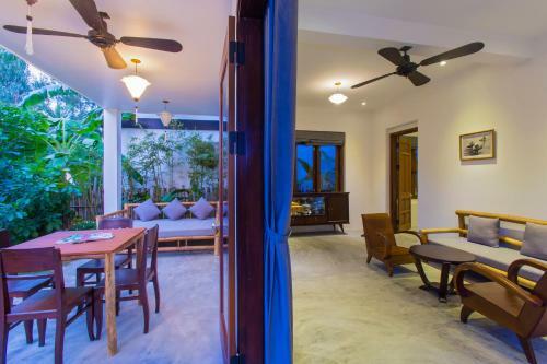Vina Beach Pool Villas