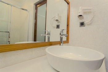 Hotel Kaani Village & Spa