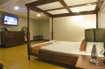 Oasis Paco Park Hotel