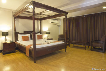 Oasis Paco Park Hotel