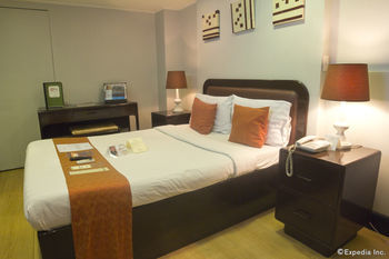 Oasis Paco Park Hotel
