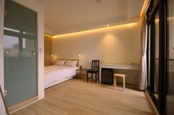 Mini West Hotel