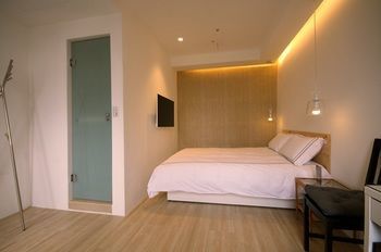 Mini West Hotel