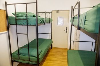 Youth Shack Backpackers - Hostel