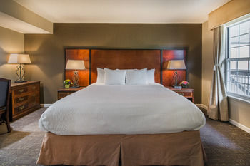 Hotel Cloverleaf Suites