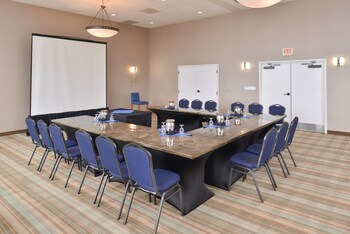 Holiday Inn Express Hotel & Suites Ventura