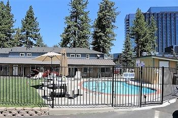 Hotel Blue Jay Lodge