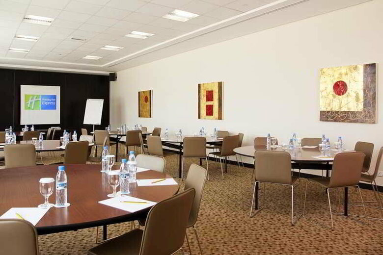 Hotel Express By Holiday Inn Dubai Internet City