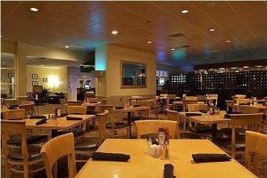 Paramount Plaza Hotel & Suites