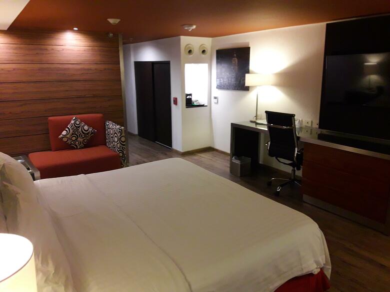 Hotel Lark