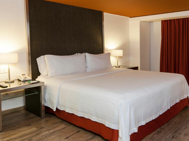 Hotel Lark