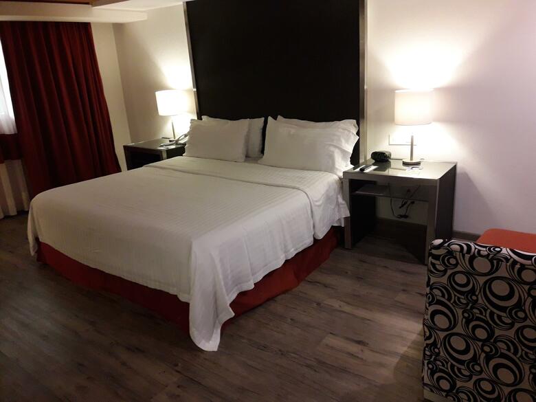 Hotel Lark