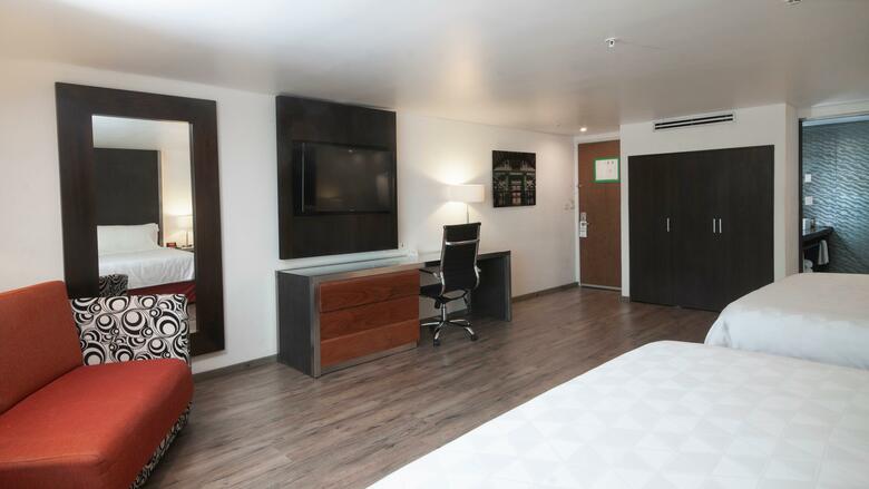 Hotel Lark