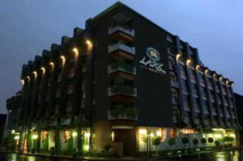 Hotel Lark