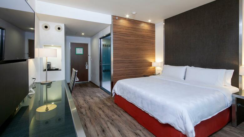 Hotel Lark