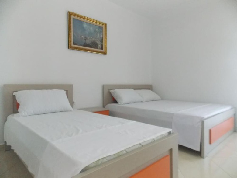 Hostal Guest House Vila Bega
