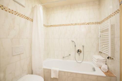 Golden Gapa Central Family Apartment 8