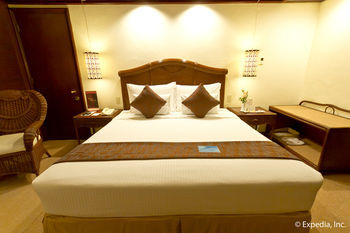 Hotel Waterfront Airport  Mactan