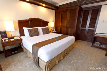 Hotel Waterfront Airport  Mactan