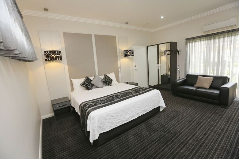 Hotel Comfort Inn Deakin Palms