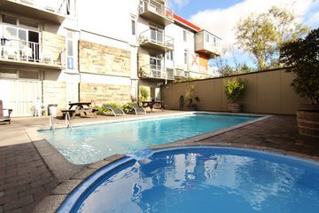 Hostal Base Rotorua Hot Rock