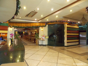 Hotel Holiday Plaza