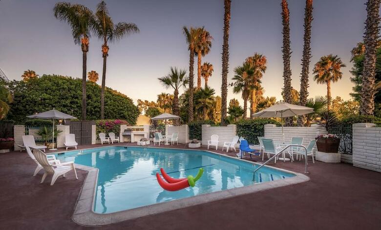 Pepper Tree Hotel