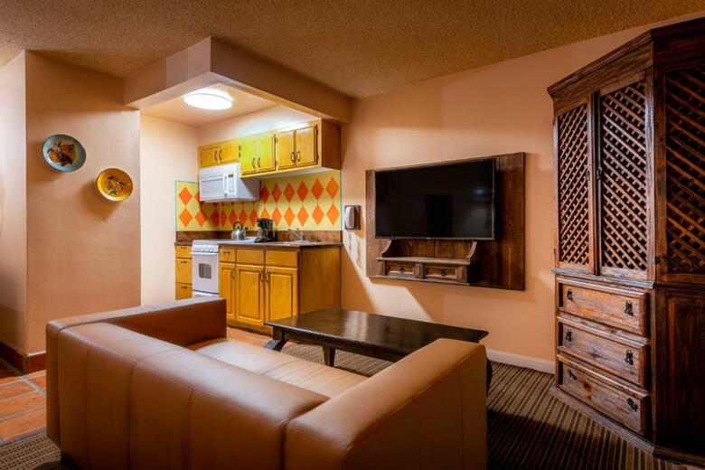 Pepper Tree Hotel