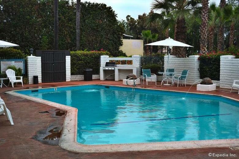 Pepper Tree Hotel