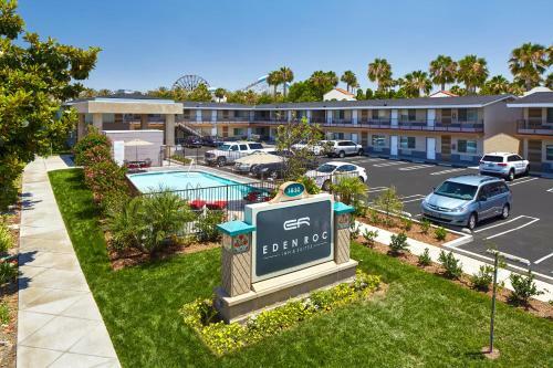 Hotel Eden Roc Inn & Suites