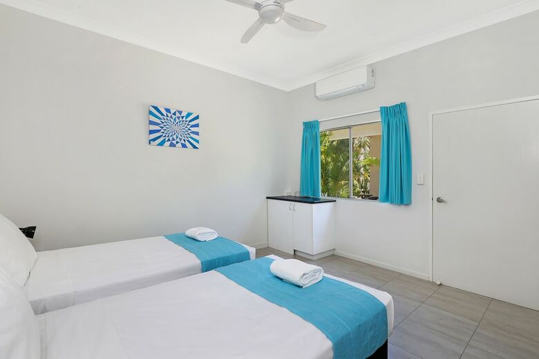 Aparthotel Sandcastles 1770 Motel & Resort