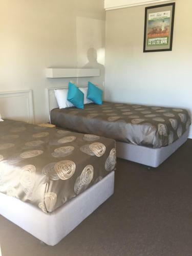 Silver Spade Motel/hotel