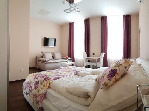 Hostal Promenade Inn