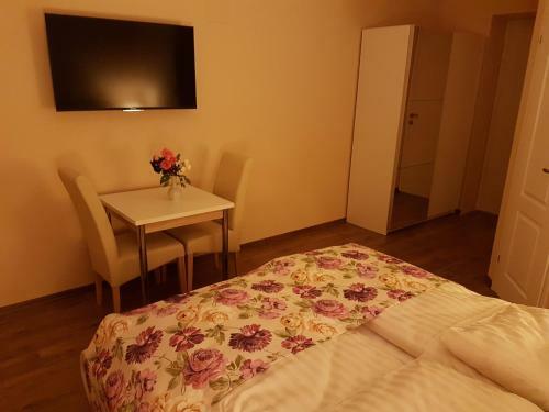 Hostal Promenade Inn