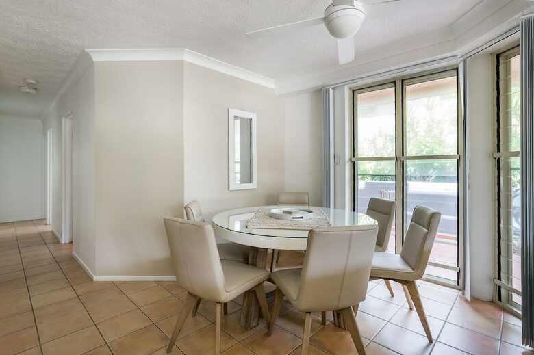 Apartamentos Sea Breeze On Main Beach