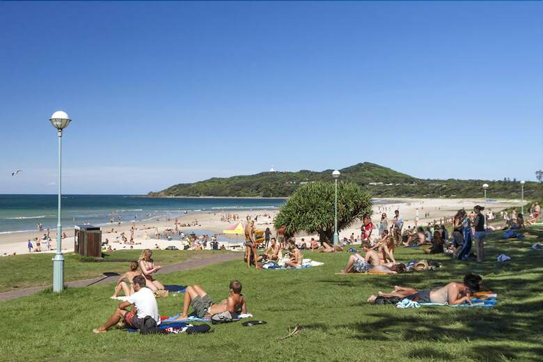 Apartamentos Sea Breeze On Main Beach